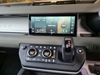 USED 2020 20 LAND ROVER DEFENDER 2.0 SE 5d 237 BHP FANTASTIC SPEC - ALL THE BEST EXTRAS - DEPLOYABLE TOW BAR - HEATED SEATS, HEATED STEERING WHEEL AND IN THE BEST COLOUR!!