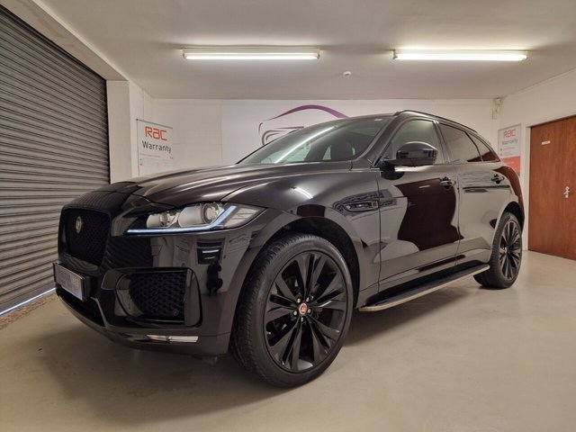 2020 20 Jaguar F-Pace 2.0 CHEQUERED FLAG AWD 5d 178 BHP