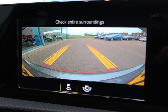 2019 MERCEDES-BENZ A-CLASS 2.0 A 200 D AMG LINE 5d 148 BHP - Photo 4