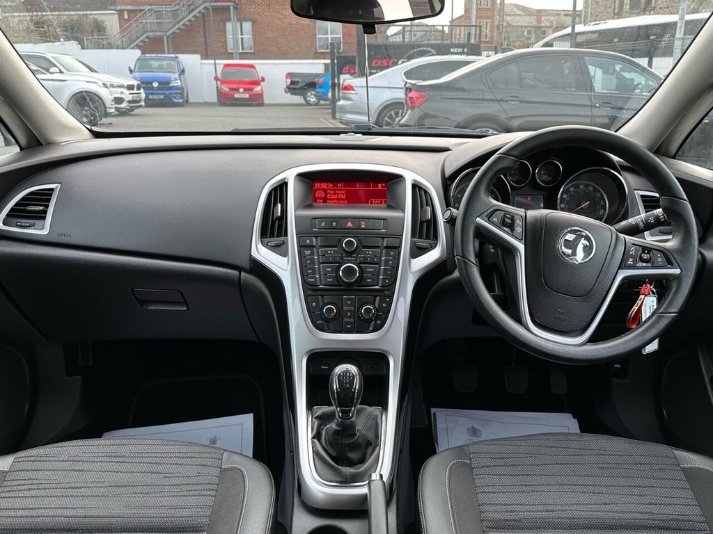 USED 2015 VAUXHALL ASTRA 1.4 EXCITE 5d 98 BHP GOOD CLEAN EXAMPLE