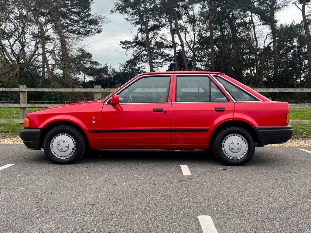 USED 1989 F FORD ESCORT FIREFLY // AUTOMATIC // 1.6 89BHP // 5d // px swap  