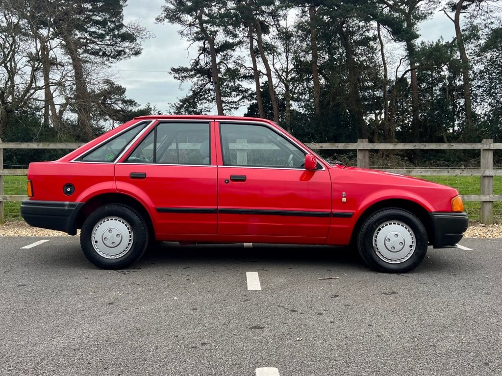 USED 1989 F FORD ESCORT FIREFLY // AUTOMATIC // 1.6 89BHP // 5d // px swap  