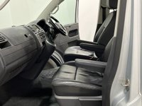 USED 2015 15 VOLKSWAGEN CARAVELLE 2.0 EXECUTIVE TDI BLUEMOTION TECHNOLOGY 5d 180 BHP 1 Owner, Automatic,  High Specification Executive Model