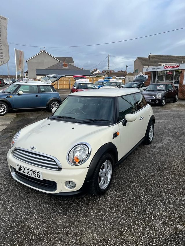 2011 MINI HATCH ONE