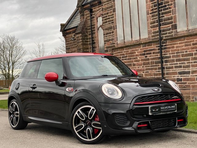 2015 15 MINI Hatch John Cooper Works 2.0 JOHN COOPER WORKS 3d 228 BHP