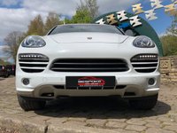 USED 2012 62 PORSCHE CAYENNE 3.0 D V6 TIPTRONIC 5d 245 BHP HUGE SPEC - 2012 PORSCHE CAYENNE 3.0 V6 DIESEL - TIP-TRONIC AUTOMATIC GEARBOX - FULL HEATED BLACK LEATHER - PANORAMIC GLASS ROOF - 21 INCH UPGRADE ALLOYS - SATELLITE NAVIGATION - DETATCHABLE TOW PACK - COMPREHENSIVE SERVICE HISTORY
