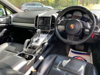 USED 2012 62 PORSCHE CAYENNE 3.0 D V6 TIPTRONIC 5d 245 BHP HUGE SPEC - 2012 PORSCHE CAYENNE 3.0 V6 DIESEL - TIP-TRONIC AUTOMATIC GEARBOX - FULL HEATED BLACK LEATHER - PANORAMIC GLASS ROOF - 21 INCH UPGRADE ALLOYS - SATELLITE NAVIGATION - DETATCHABLE TOW PACK - COMPREHENSIVE SERVICE HISTORY