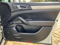 USED 2012 62 PORSCHE CAYENNE 3.0 D V6 TIPTRONIC 5d 245 BHP HUGE SPEC - 2012 PORSCHE CAYENNE 3.0 V6 DIESEL - TIP-TRONIC AUTOMATIC GEARBOX - FULL HEATED BLACK LEATHER - PANORAMIC GLASS ROOF - 21 INCH UPGRADE ALLOYS - SATELLITE NAVIGATION - DETATCHABLE TOW PACK - COMPREHENSIVE SERVICE HISTORY