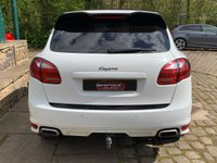 USED 2012 62 PORSCHE CAYENNE 3.0 D V6 TIPTRONIC 5d 245 BHP HUGE SPEC - 2012 PORSCHE CAYENNE 3.0 V6 DIESEL - TIP-TRONIC AUTOMATIC GEARBOX - FULL HEATED BLACK LEATHER - PANORAMIC GLASS ROOF - 21 INCH UPGRADE ALLOYS - SATELLITE NAVIGATION - DETATCHABLE TOW PACK - COMPREHENSIVE SERVICE HISTORY