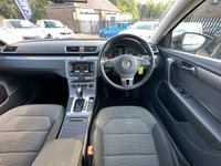USED 2013 13 VOLKSWAGEN PASSAT 2.0 HIGHLINE TDI BLUEMOTION TECHNOLOGY DSG 4d 139 BHP FRONT AND REAR PARKING AID + AUTO HOLD +  START STOP +  KEYLESS START +  CLIMATE CONTROL +  CRUISE CONTROL +  BLUETOOTH +  DAB RADIO +  AUX +