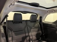 USED 2017 67 LAND ROVER DISCOVERY 2.0 SD4 HSE LUXURY 5d 237 BHP Very High Specification HSE LUXURY, Hosting full black leather with oyster piping, heated steering wheel, rear media / entertainment , panoramic glass roof,