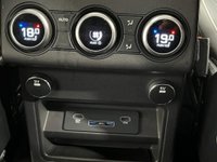 USED 2017 67 LAND ROVER DISCOVERY 2.0 SD4 HSE LUXURY 5d 237 BHP Very High Specification HSE LUXURY, Hosting full black leather with oyster piping, heated steering wheel, rear media / entertainment , panoramic glass roof,