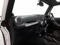 USED 2013 62 JEEP WRANGLER 2.8 SAHARA CRD 2d 197 BHP Striking High gloss white, 17" Satin multi spoke alloy wheels , detachable hardback, sahara embossed seats, cruise control