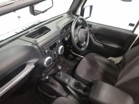 USED 2013 62 JEEP WRANGLER 2.8 SAHARA CRD 2d 197 BHP Striking High gloss white, 17" Satin multi spoke alloy wheels , detachable hardback, sahara embossed seats, cruise control