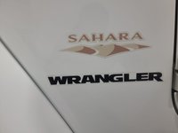 USED 2013 62 JEEP WRANGLER 2.8 SAHARA CRD 2d 197 BHP Striking High gloss white, 17" Satin multi spoke alloy wheels , detachable hardback, sahara embossed seats, cruise control