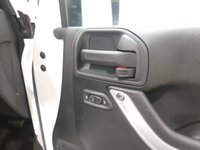 USED 2013 62 JEEP WRANGLER 2.8 SAHARA CRD 2d 197 BHP Striking High gloss white, 17" Satin multi spoke alloy wheels , detachable hardback, sahara embossed seats, cruise control