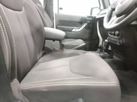 USED 2013 62 JEEP WRANGLER 2.8 SAHARA CRD 2d 197 BHP Striking High gloss white, 17" Satin multi spoke alloy wheels , detachable hardback, sahara embossed seats, cruise control
