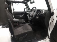 USED 2013 62 JEEP WRANGLER 2.8 SAHARA CRD 2d 197 BHP Striking High gloss white, 17" Satin multi spoke alloy wheels , detachable hardback, sahara embossed seats, cruise control