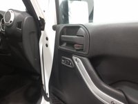USED 2013 62 JEEP WRANGLER 2.8 SAHARA CRD 2d 197 BHP Striking High gloss white, 17" Satin multi spoke alloy wheels , detachable hardback, sahara embossed seats, cruise control