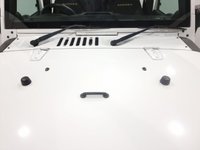 USED 2013 62 JEEP WRANGLER 2.8 SAHARA CRD 2d 197 BHP Striking High gloss white, 17" Satin multi spoke alloy wheels , detachable hardback, sahara embossed seats, cruise control