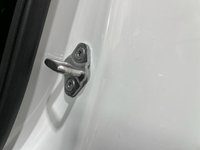 USED 2018 68 LAND ROVER DISCOVERY 2.0 SD4 SE 5d 237 BHP Striking Fuji White, Black Full Leather interior, Panoramic glass roof, heated steering wheel, keyless entry