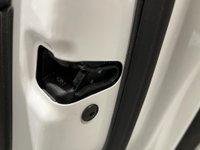 USED 2018 68 LAND ROVER DISCOVERY 2.0 SD4 SE 5d 237 BHP Striking Fuji White, Black Full Leather interior, Panoramic glass roof, heated steering wheel, keyless entry