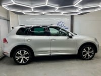 USED 2015 15 VOLKSWAGEN TOUAREG 3.0 TDI V6 BlueMotion Tech R-Line SUV 5dr Diesel Tiptronic 4WD Euro 6 (s/s) (262 ps) 1P.Owner,&pound;6k Extras,Tow-Bar