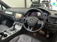 USED 2015 15 VOLKSWAGEN TOUAREG 3.0 TDI V6 BlueMotion Tech R-Line SUV 5dr Diesel Tiptronic 4WD Euro 6 (s/s) (262 ps) 1P.Owner,&pound;6k Extras,Tow-Bar