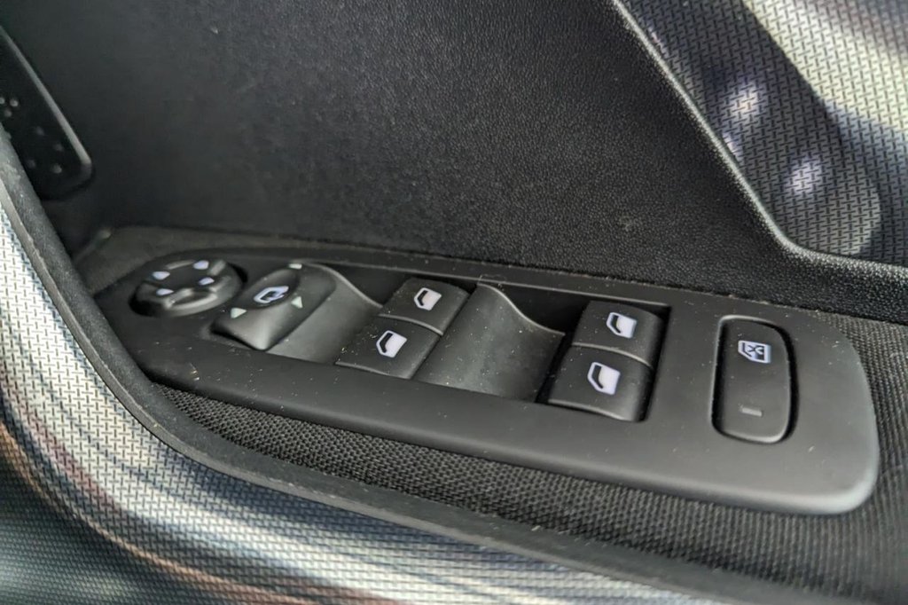 USED 2015 15 PEUGEOT 2008 1.6 E-HDI ALLURE 5d  