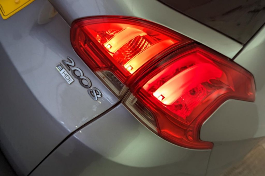 USED 2015 15 PEUGEOT 2008 1.6 E-HDI ALLURE 5d  