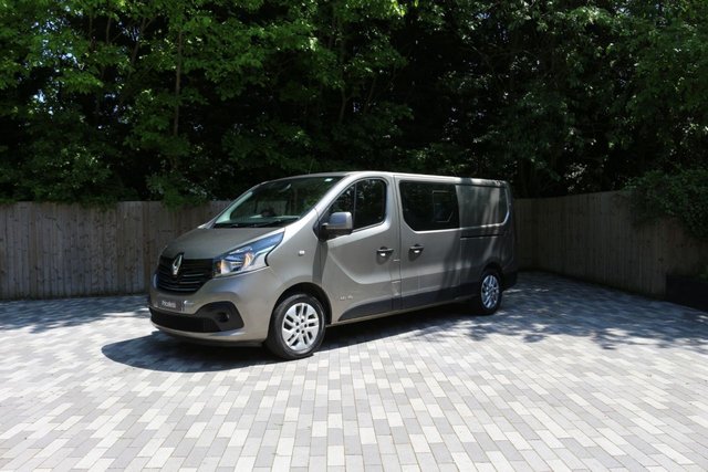 2017 67 Renault Trafic 1.6 LL29 SPORT NAV ENERGY DCI CREW 145 BHP