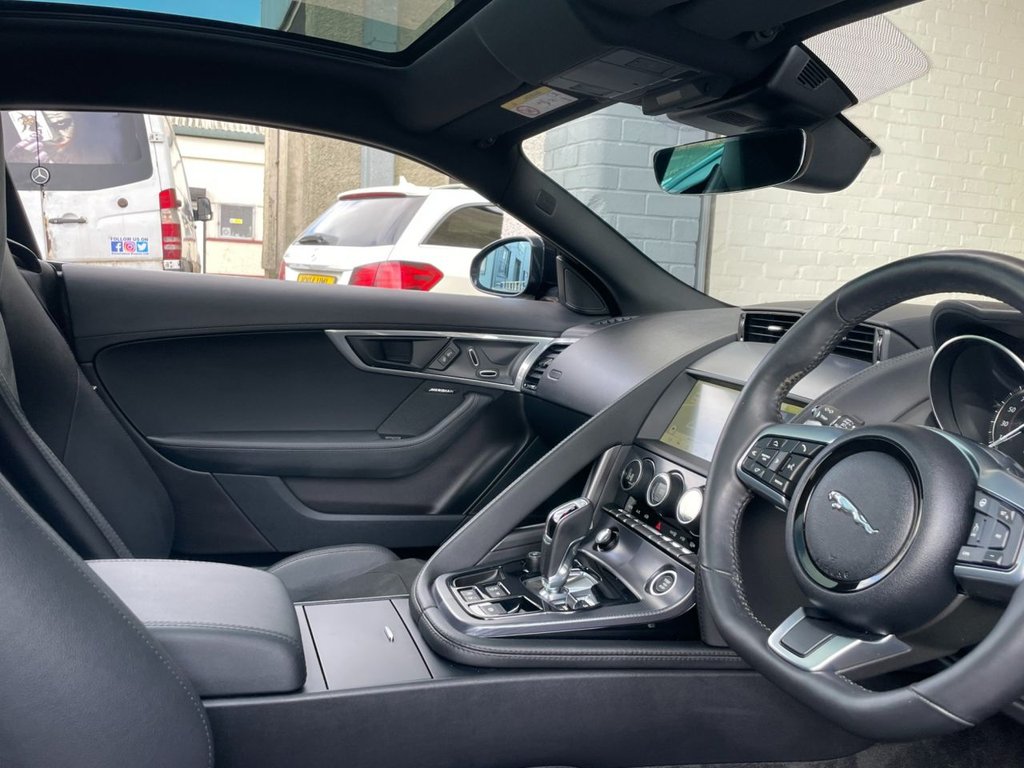 USED 2019 19 JAGUAR F-TYPE 3.0 V6 R-DYNAMIC 2d 375 BHP 