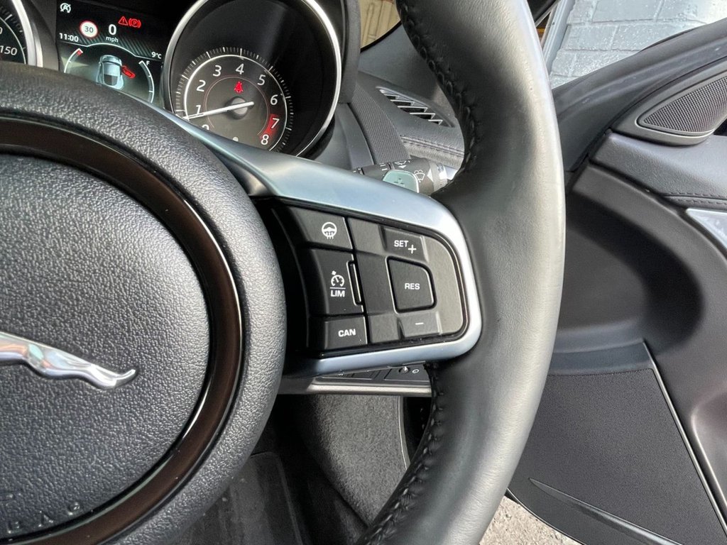 USED 2019 19 JAGUAR F-TYPE 3.0 V6 R-DYNAMIC 2d 375 BHP 