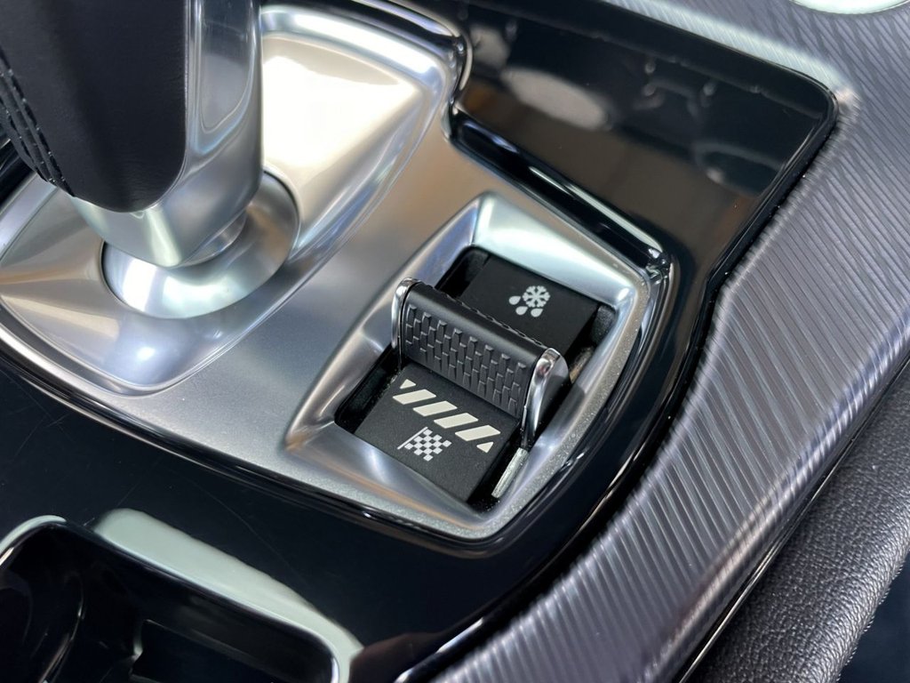 USED 2019 19 JAGUAR F-TYPE 3.0 V6 R-DYNAMIC 2d 375 BHP 