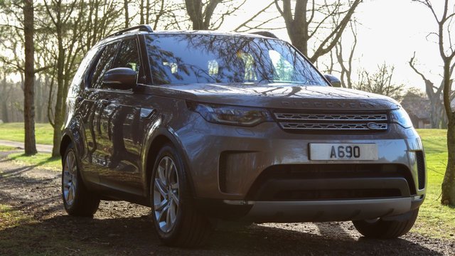 2017 17 Land Rover Discovery 3.0 TD6 (255) HSE 5dr 7 Seat Automatic Euro 6 (Panoramic Sunroof / Widescreen Navigation)
