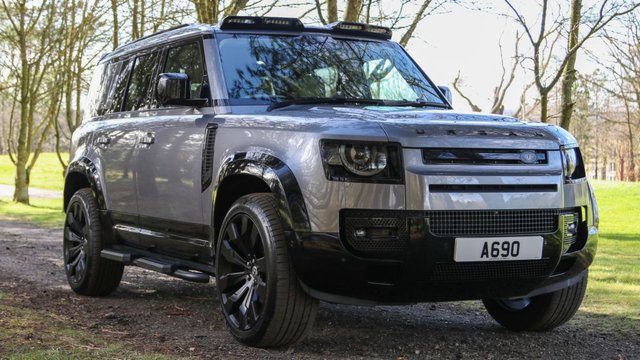 2020 70 Land Rover Defender 2.0 D240 SE 110 5dr Automatic (Urban Pack)