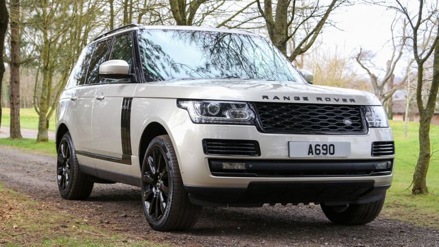 2013 13 Land Rover Range Rover 3.0 TDV6 (258) Vogue SE 5dr Automatic (Sliding Panoramic Sunroof / Black Stealth Pack / TV / 4 Zone Climate)