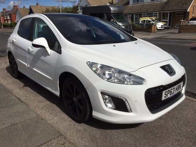2013 63 Peugeot 308 1.6 E-HDI ACTIVE NAVIGATION VERSION 5d 115 BHP