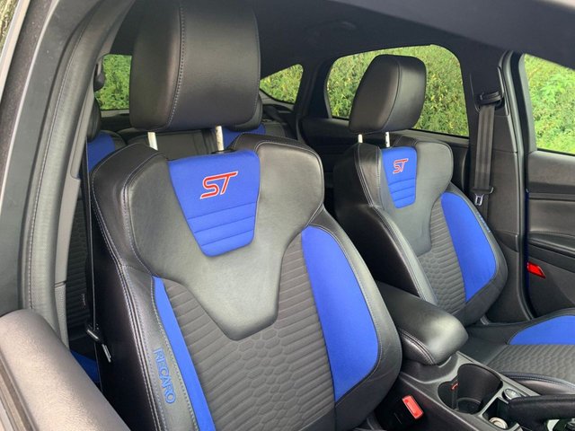 View our FORD FOCUS