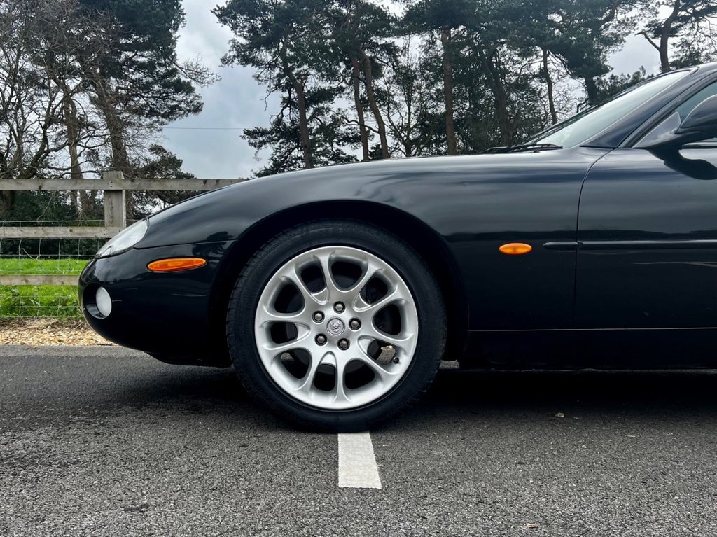 USED 2001 51 JAGUAR XK8 4.0 V8 290 BHP // 2d COUPE // Automatic // px swap 