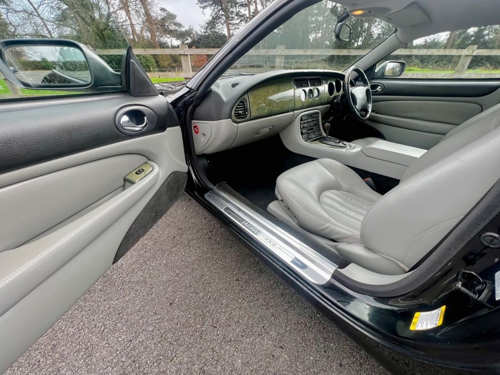 USED 2001 51 JAGUAR XK8 4.0 V8 290 BHP // 2d COUPE // Automatic // px swap 