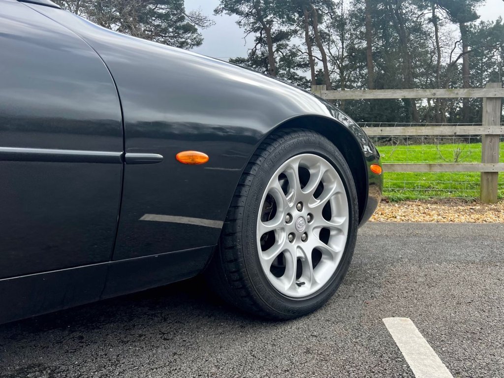 USED 2001 51 JAGUAR XK8 4.0 V8 290 BHP // 2d COUPE // Automatic // px swap 