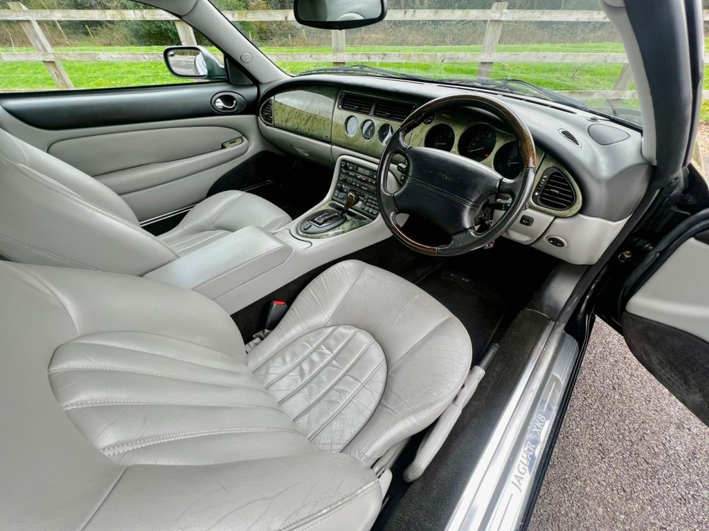 USED 2001 51 JAGUAR XK8 4.0 V8 290 BHP // 2d COUPE // Automatic // px swap 