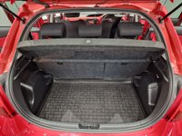 USED 2014 64 TOYOTA YARIS 1.33 VVT-i (99 PS) SPORT 5DR + NAVIGATION + REVERSE CAMERA + 2 TONE RED / BLACK UPHOLSTERY + DAB + MEDIA + PRIVACY +16S 16S+R/CAMERA+PRIVACY GLASS+NAVIGATION+2 TONE SEATS