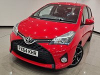 USED 2014 64 TOYOTA YARIS 1.33 VVT-i (99 PS) SPORT 5DR + NAVIGATION + REVERSE CAMERA + 2 TONE RED / BLACK UPHOLSTERY + DAB + MEDIA + PRIVACY +16S 16S+R/CAMERA+PRIVACY GLASS+NAVIGATION+2 TONE SEATS