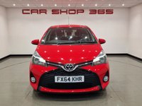 USED 2014 64 TOYOTA YARIS 1.33 VVT-i (99 PS) SPORT 5DR + NAVIGATION + REVERSE CAMERA + 2 TONE RED / BLACK UPHOLSTERY + DAB + MEDIA + PRIVACY +16S 16S+R/CAMERA+PRIVACY GLASS+NAVIGATION+2 TONE SEATS