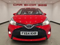 USED 2014 64 TOYOTA YARIS 1.33 VVT-i (99 PS) SPORT 5DR + NAVIGATION + REVERSE CAMERA + 2 TONE RED / BLACK UPHOLSTERY + DAB + MEDIA + PRIVACY +16S 16S+R/CAMERA+PRIVACY GLASS+NAVIGATION+2 TONE SEATS