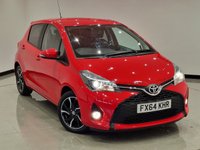 USED 2014 64 TOYOTA YARIS 1.33 VVT-i (99 PS) SPORT 5DR + NAVIGATION + REVERSE CAMERA + 2 TONE RED / BLACK UPHOLSTERY + DAB + MEDIA + PRIVACY +16S 16S+R/CAMERA+PRIVACY GLASS+NAVIGATION+2 TONE SEATS