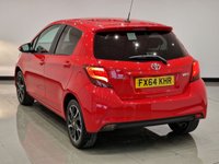 USED 2014 64 TOYOTA YARIS 1.33 VVT-i (99 PS) SPORT 5DR + NAVIGATION + REVERSE CAMERA + 2 TONE RED / BLACK UPHOLSTERY + DAB + MEDIA + PRIVACY +16S 16S+R/CAMERA+PRIVACY GLASS+NAVIGATION+2 TONE SEATS