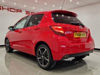 USED 2014 64 TOYOTA YARIS 1.33 VVT-i (99 PS) SPORT 5DR + NAVIGATION + REVERSE CAMERA + 2 TONE RED / BLACK UPHOLSTERY + DAB + MEDIA + PRIVACY +16S 16S+R/CAMERA+PRIVACY GLASS+NAVIGATION+2 TONE SEATS